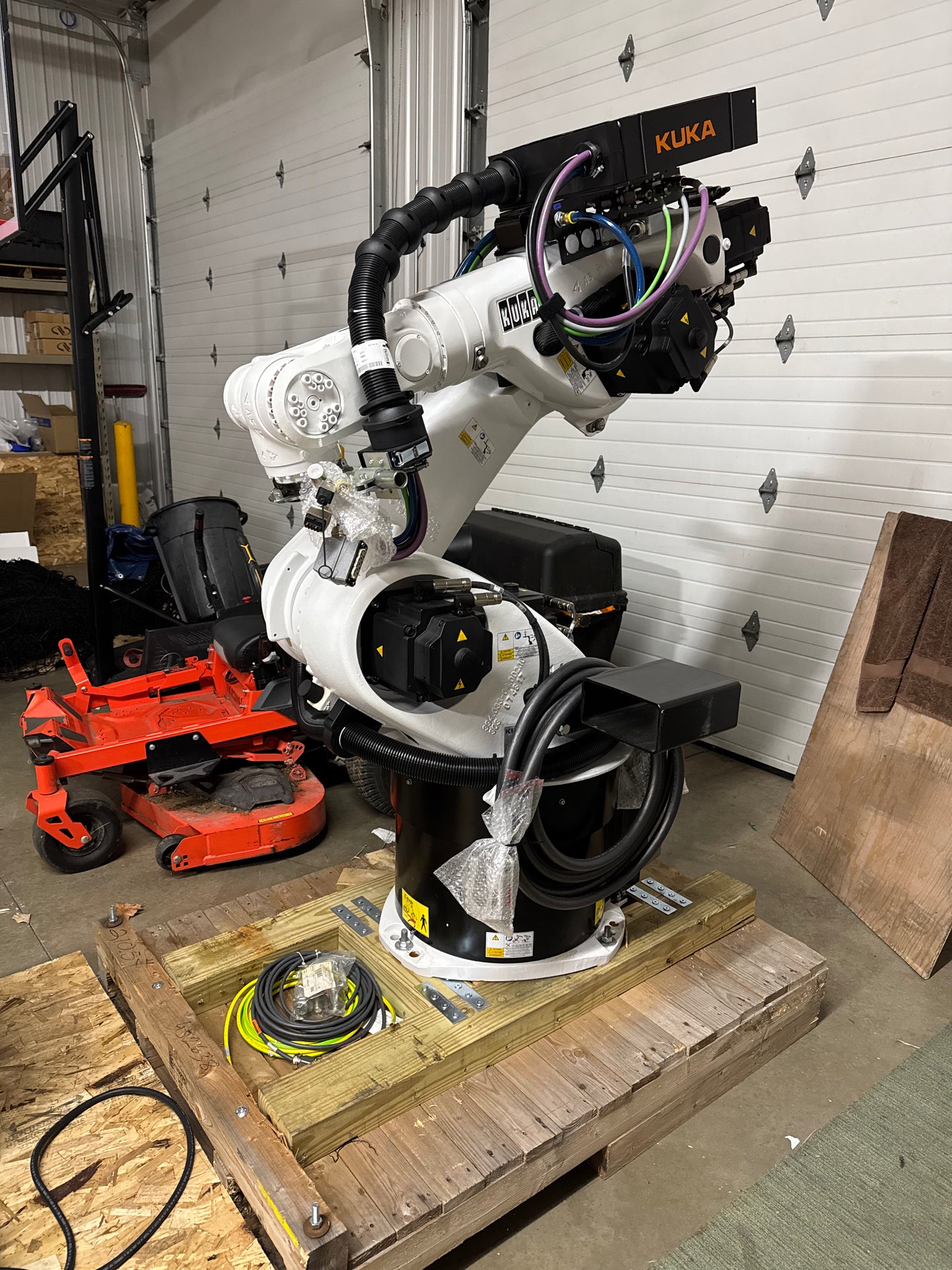 Kuka KR-30 Robot - New