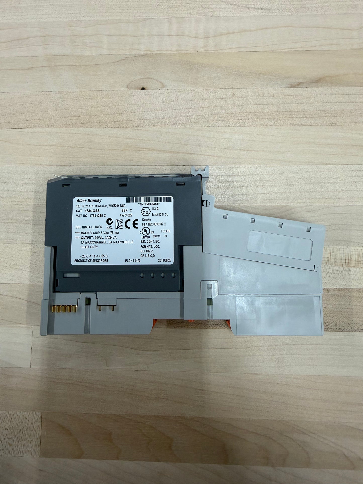 ALLEN BRADLEY 1734-OB8 with ALLEN BRADLEY 1734-TB