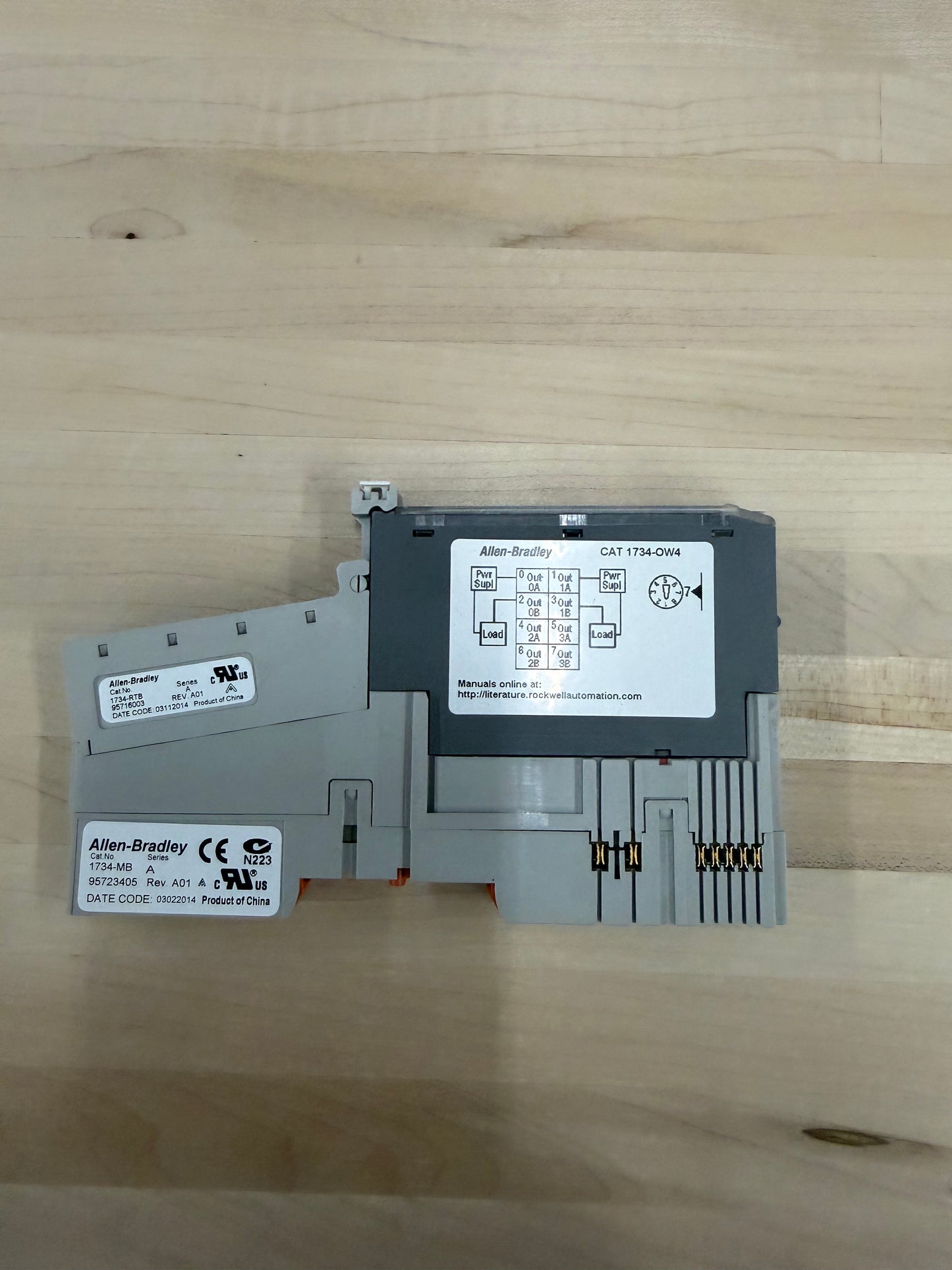 ALLEN BRADLEY 1734-OW4 with ALLEN BRADLEY 1734-TB