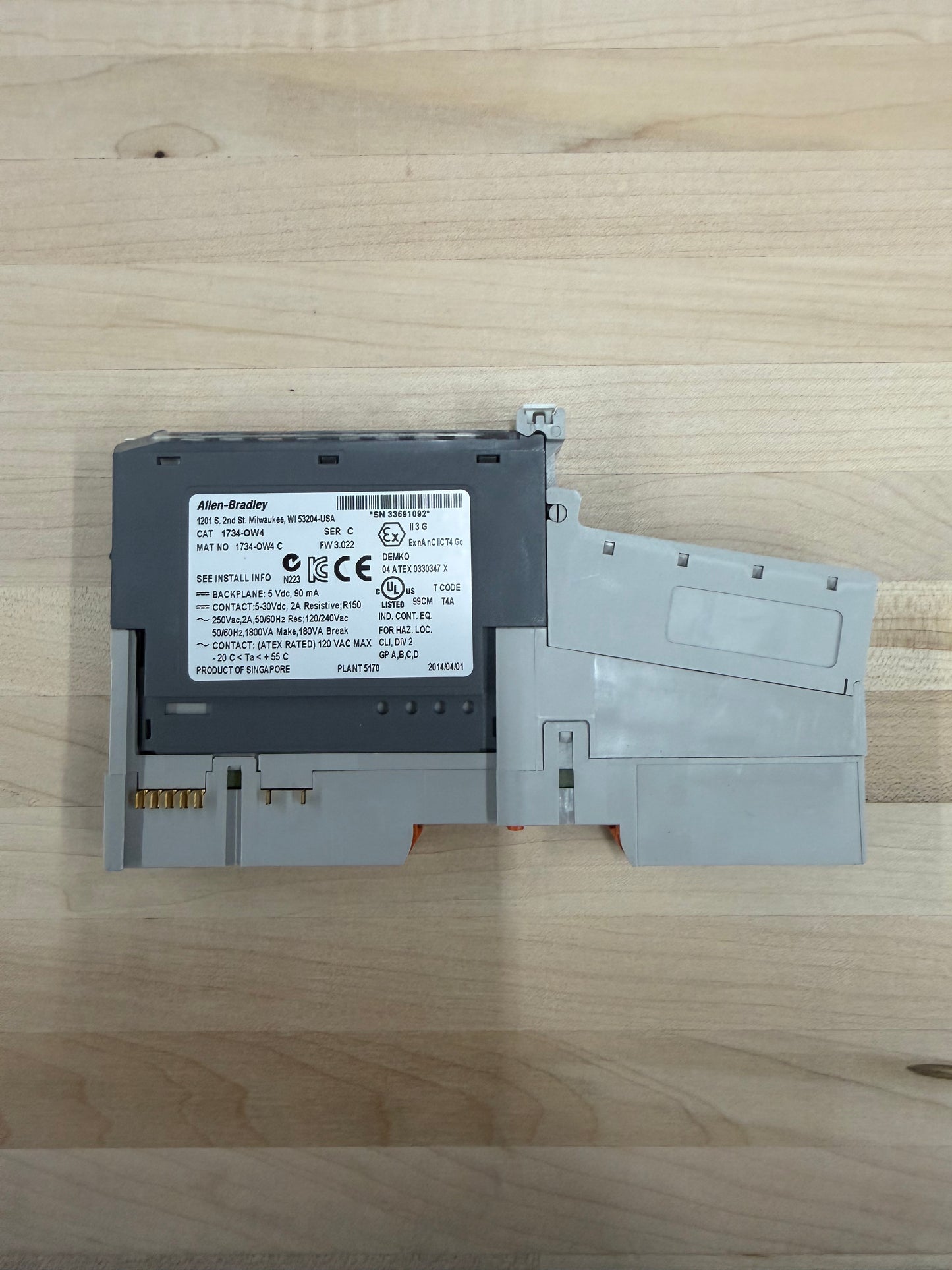 ALLEN BRADLEY 1734-OW4 with ALLEN BRADLEY 1734-TB