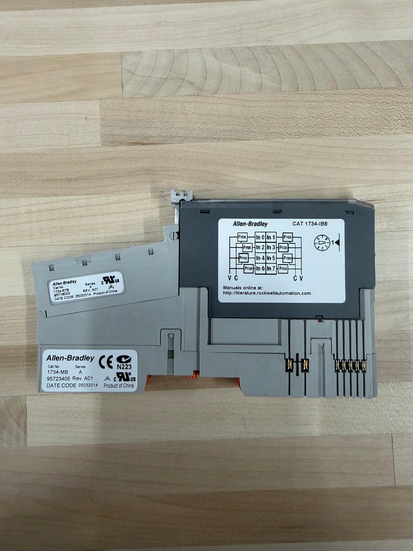 ALLEN BRADLEY 1734-IB8 with ALLEN BRADLEY 1734-TB