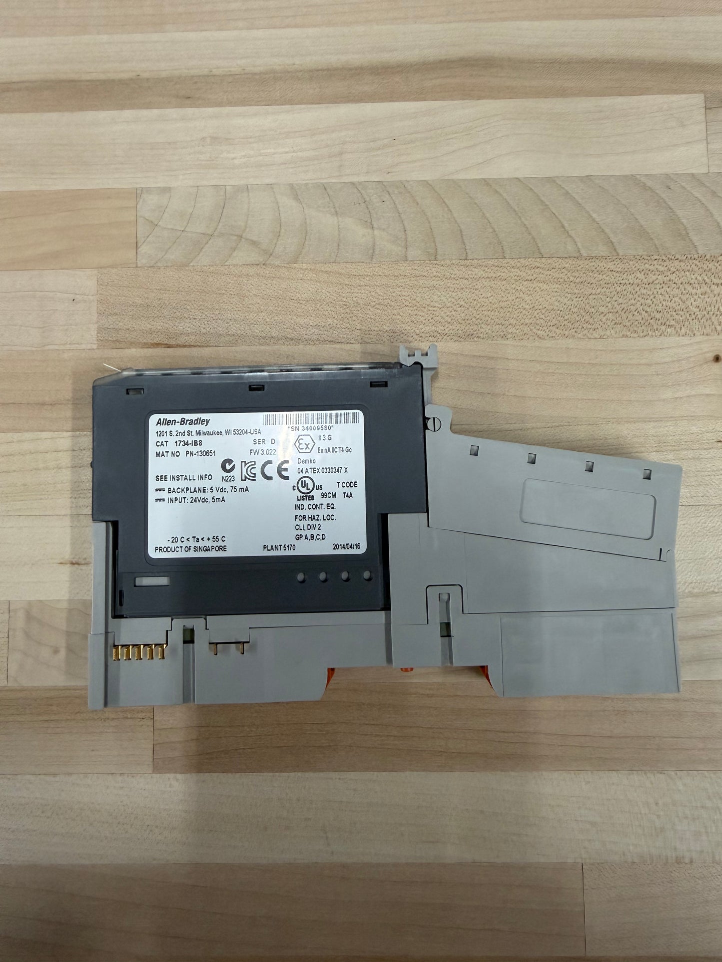 ALLEN BRADLEY 1734-IB8 with ALLEN BRADLEY 1734-TB